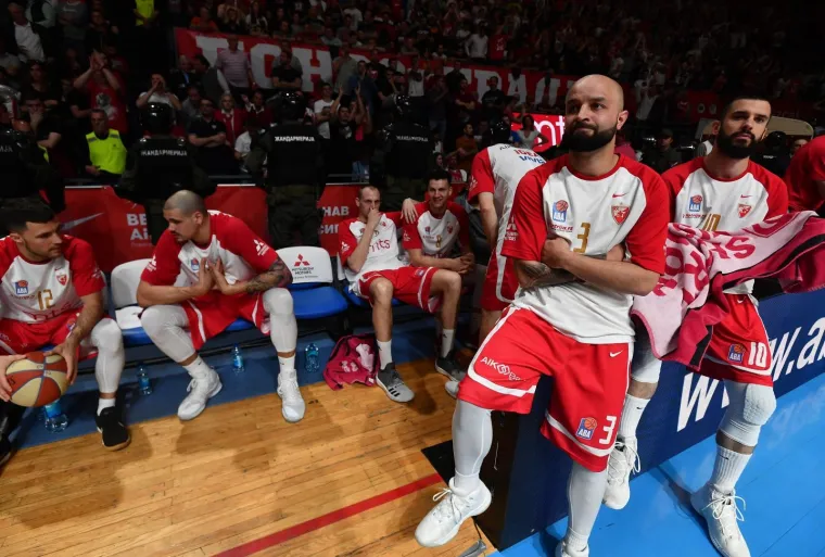 PRIZORI KOJE NEMAJU BA&Scaron; PUNO VEZE SA SPORTOM: Je li ovo ko&scaron;arka&scaron;ka utakmica ili ratno stanje?