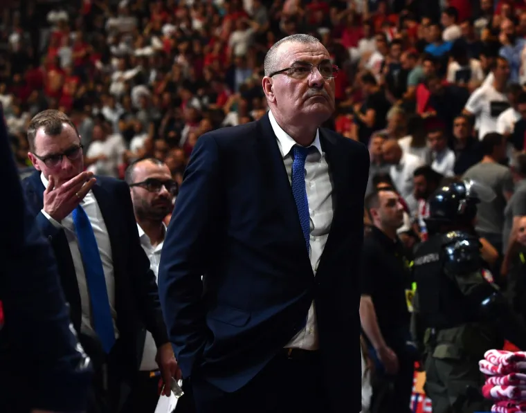 PRIZORI KOJE NEMAJU BA&Scaron; PUNO VEZE SA SPORTOM: Je li ovo ko&scaron;arka&scaron;ka utakmica ili ratno stanje?