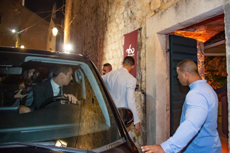 EKSKLUZIVNE FOTOGRAFIJE: Cristiano Ronaldo i lijepa Georgina uživali na večeri u luksuznom dubrovačkom restoranu