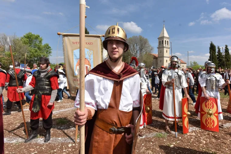 ČUVARI KRISTOVA GROBA U OKLAJU: Tradicionalni festival okupio žudije iz 34 župe