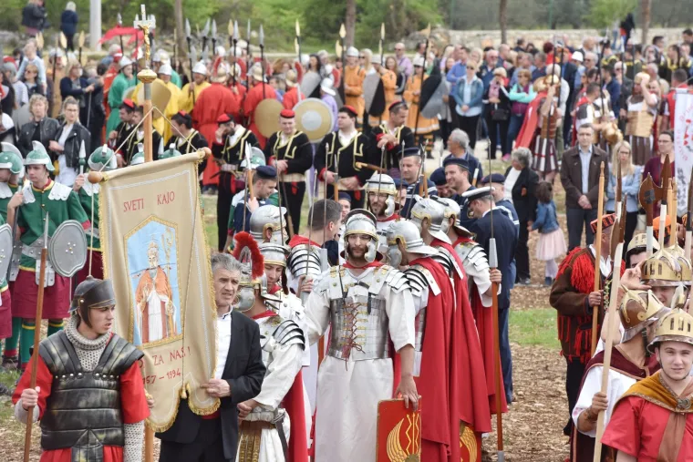 ČUVARI KRISTOVA GROBA U OKLAJU: Tradicionalni festival okupio žudije iz 34 župe