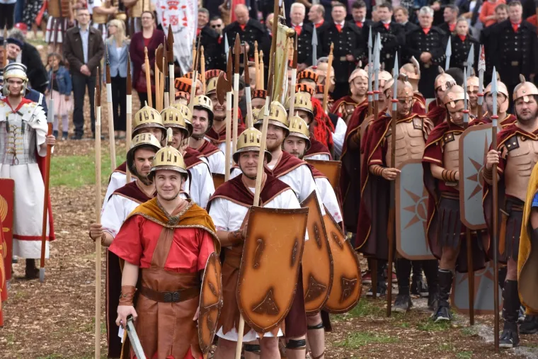 ČUVARI KRISTOVA GROBA U OKLAJU: Tradicionalni festival okupio žudije iz 34 župe