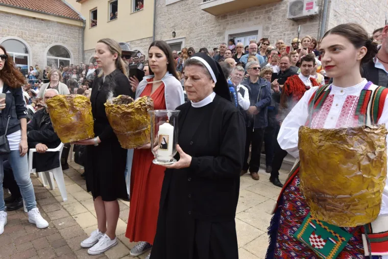 ČUVARI KRISTOVA GROBA U OKLAJU: Tradicionalni festival okupio žudije iz 34 župe