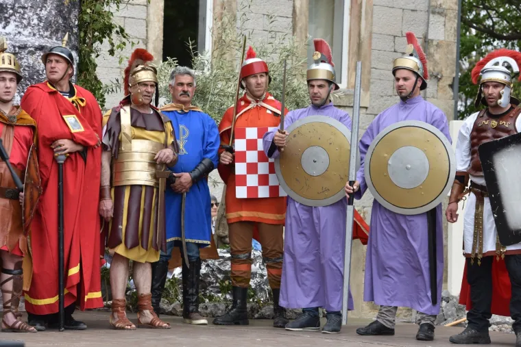 ČUVARI KRISTOVA GROBA U OKLAJU: Tradicionalni festival okupio žudije iz 34 župe