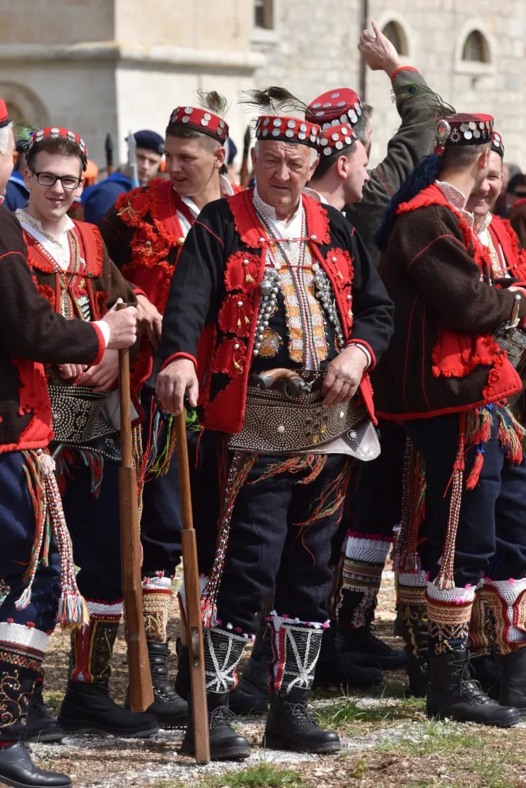 ČUVARI KRISTOVA GROBA U OKLAJU: Tradicionalni festival okupio žudije iz 34 župe
