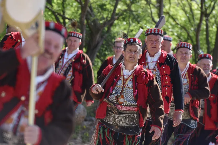 ČUVARI KRISTOVA GROBA U OKLAJU: Tradicionalni festival okupio žudije iz 34 župe