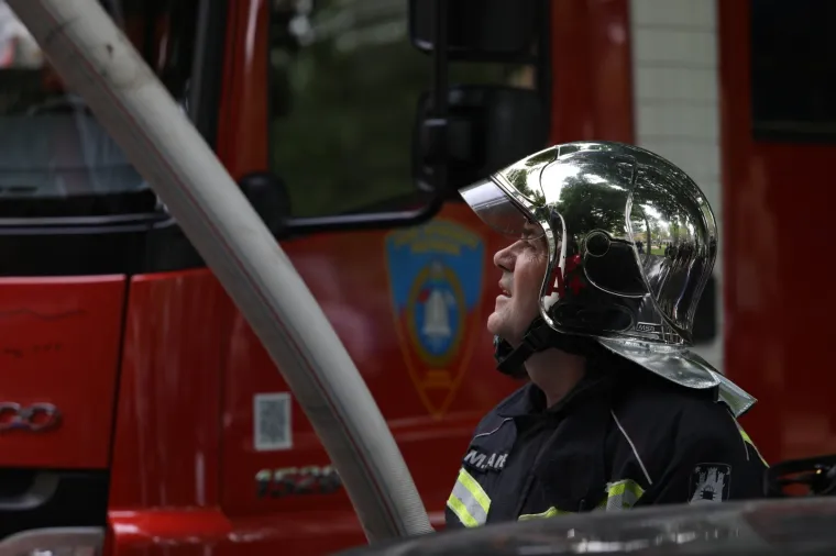 Pogledajte vatrogasce u akciji: Gori pivnica na Tre&scaron;njevci