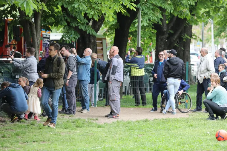 Pogledajte vatrogasce u akciji: Gori pivnica na Tre&scaron;njevci