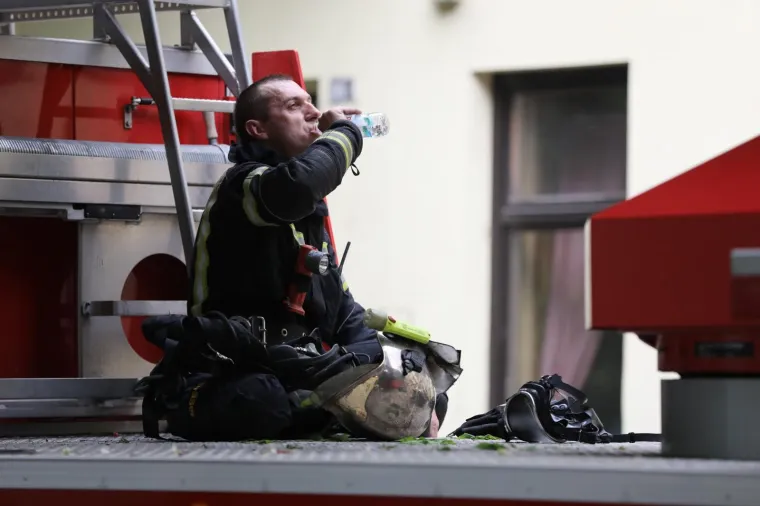 Pogledajte vatrogasce u akciji: Gori pivnica na Tre&scaron;njevci