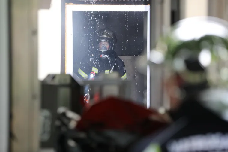 Pogledajte vatrogasce u akciji: Gori pivnica na Tre&scaron;njevci