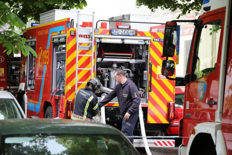 Pogledajte vatrogasce u akciji: Gori pivnica na Tre&scaron;njevci