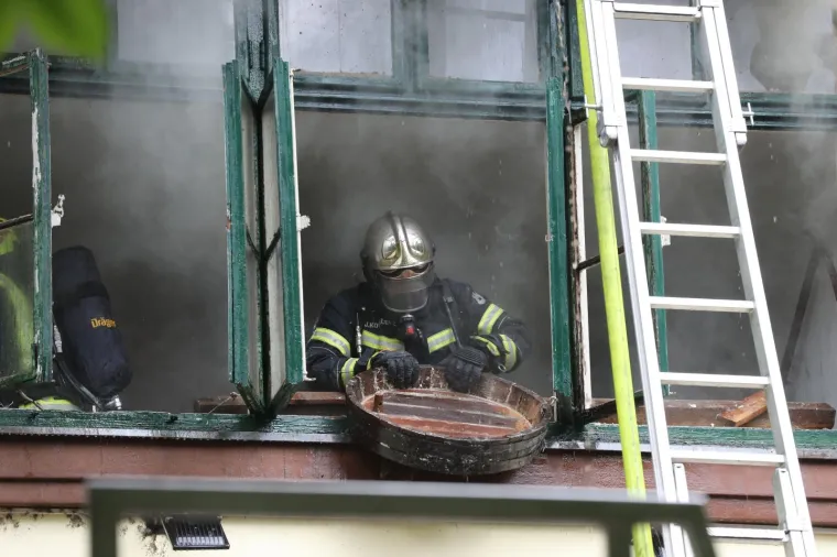 Pogledajte vatrogasce u akciji: Gori pivnica na Tre&scaron;njevci