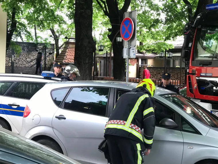 Pogledajte vatrogasce u akciji: Gori pivnica na Tre&scaron;njevci