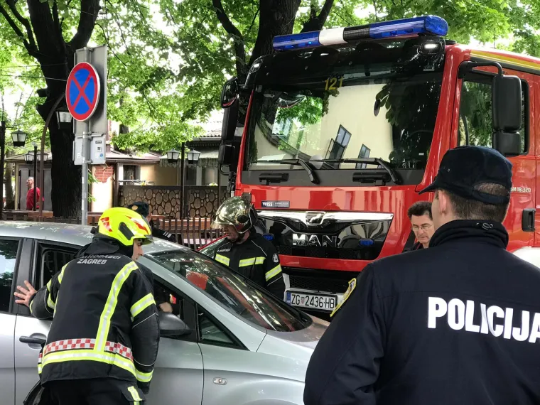 Pogledajte vatrogasce u akciji: Gori pivnica na Tre&scaron;njevci