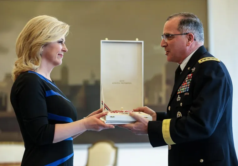 Predsjednica odlikovala glavnog američkog generala u Europi: 'On je iskreni prijatelj Hrvatske'
