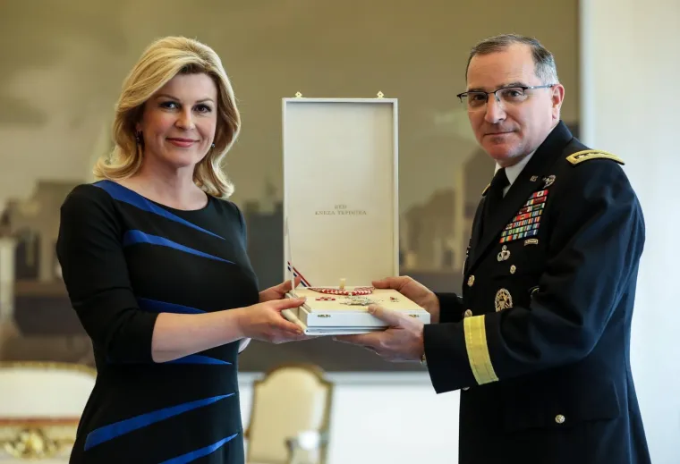 Predsjednica odlikovala glavnog američkog generala u Europi: 'On je iskreni prijatelj Hrvatske'