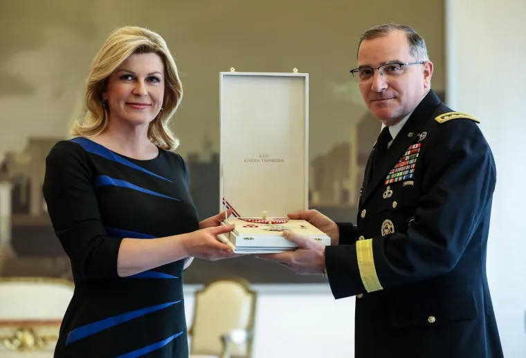 Predsjednica odlikovala glavnog američkog generala u Europi: 'On je iskreni prijatelj Hrvatske'