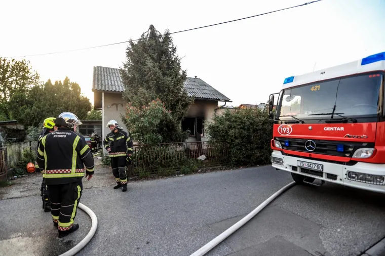 Gorjela kuća u Klari: Susjedi iz požara izvukli nepokretnu ženu