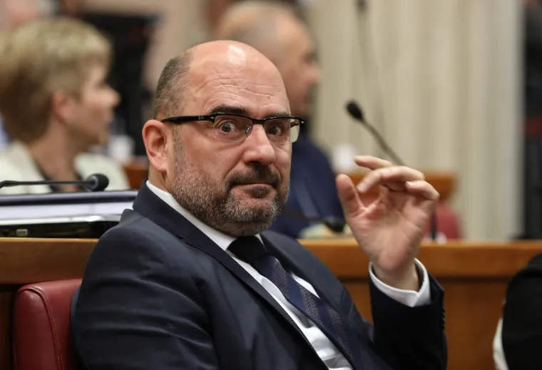 Žustar aktualac! Plenković odbio odgovoriti SDP-ovcu, Marasu opomena, Bulj premijeru donio mlijeko