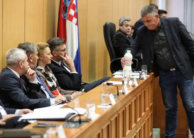 Žustar aktualac! Plenković odbio odgovoriti SDP-ovcu, Marasu opomena, Bulj premijeru donio mlijeko