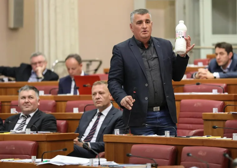 Žustar aktualac! Plenković odbio odgovoriti SDP-ovcu, Marasu opomena, Bulj premijeru donio mlijeko