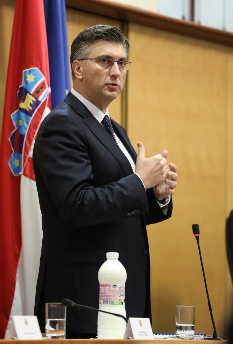 Žustar aktualac! Plenković odbio odgovoriti SDP-ovcu, Marasu opomena, Bulj premijeru donio mlijeko