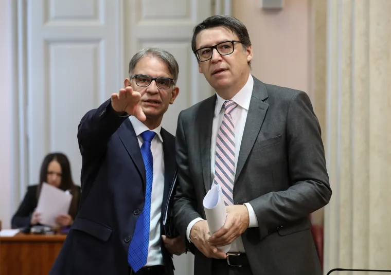 Žustar aktualac! Plenković odbio odgovoriti SDP-ovcu, Marasu opomena, Bulj premijeru donio mlijeko