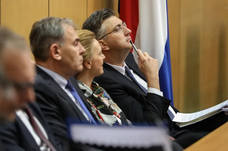 Žustar aktualac! Plenković odbio odgovoriti SDP-ovcu, Marasu opomena, Bulj premijeru donio mlijeko