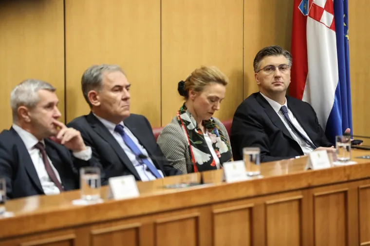 Žustar aktualac! Plenković odbio odgovoriti SDP-ovcu, Marasu opomena, Bulj premijeru donio mlijeko