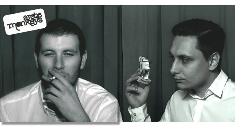 Ovaj umjetnik dodaje sebe u poznate omote albuma da bi dokazao da su glupi