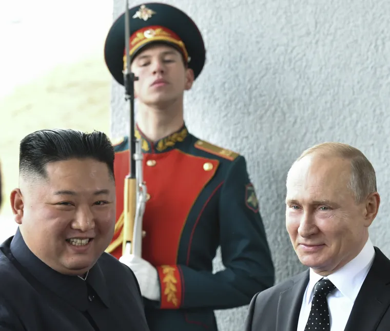 Vidno raspoloženi Putin poželio dobrodo&scaron;licu Kim Jong-Unu: 'Drago mi je vidjeti vas ovdje'