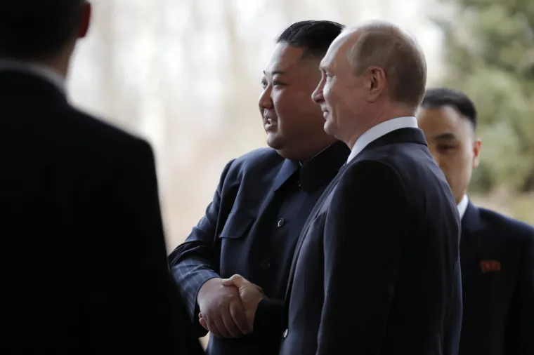 Vidno raspoloženi Putin poželio dobrodo&scaron;licu Kim Jong-Unu: 'Drago mi je vidjeti vas ovdje'