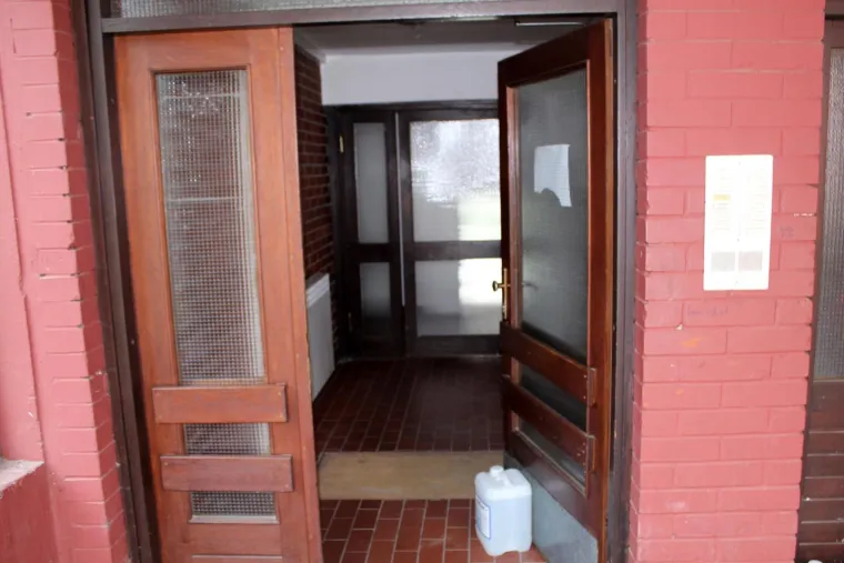 Strava u Sisku: Ovo je zgrada u kojoj je brat nožem izbo sestru