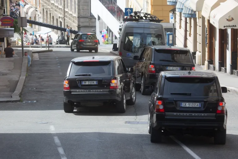 RIJEKA POD OPSADOM HOLIVUDSKIH FILMAŠA: Crni kombi sjurio se stepenicama u centru grada