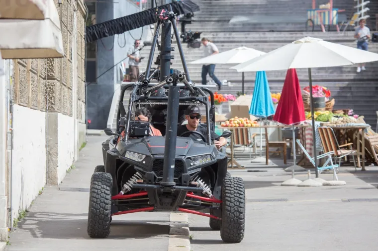 RIJEKA POD OPSADOM HOLIVUDSKIH FILMAŠA: Crni kombi sjurio se stepenicama u centru grada