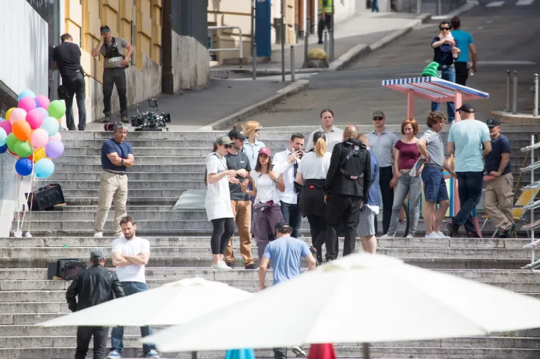 RIJEKA POD OPSADOM HOLIVUDSKIH FILMAŠA: Crni kombi sjurio se stepenicama u centru grada