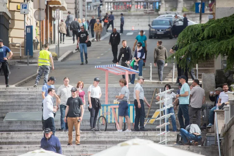 RIJEKA POD OPSADOM HOLIVUDSKIH FILMAŠA: Crni kombi sjurio se stepenicama u centru grada