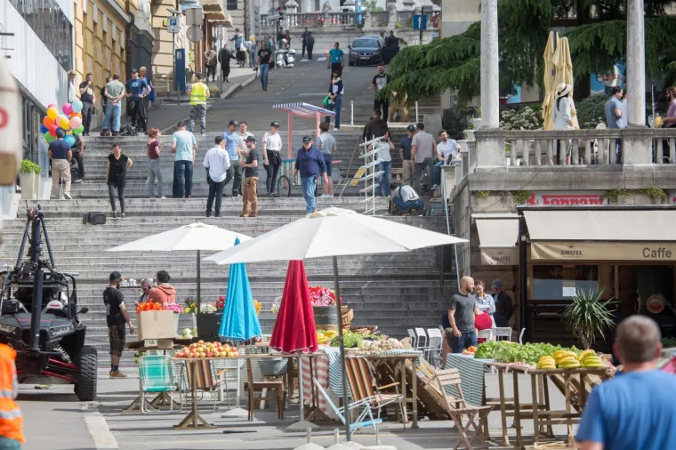 RIJEKA POD OPSADOM HOLIVUDSKIH FILMAŠA: Crni kombi sjurio se stepenicama u centru grada