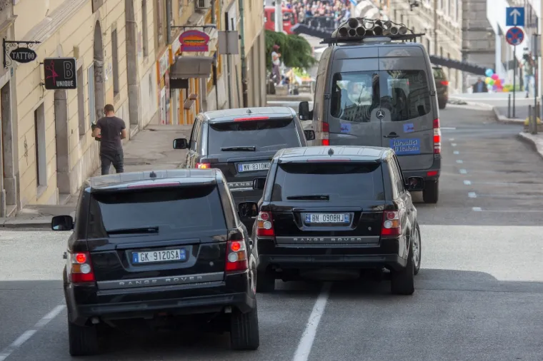 RIJEKA POD OPSADOM HOLIVUDSKIH FILMAŠA: Crni kombi sjurio se stepenicama u centru grada