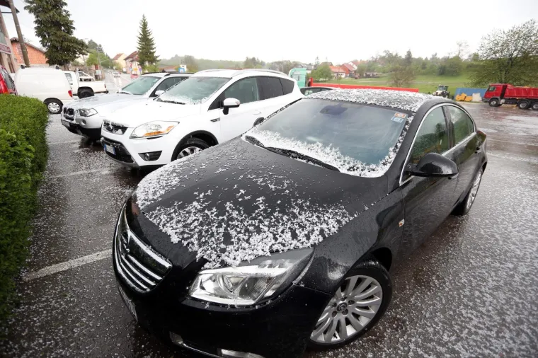 Grmljavinsko nevrijeme praćeno ki&scaron;om i tučom pogodilo Rakovicu