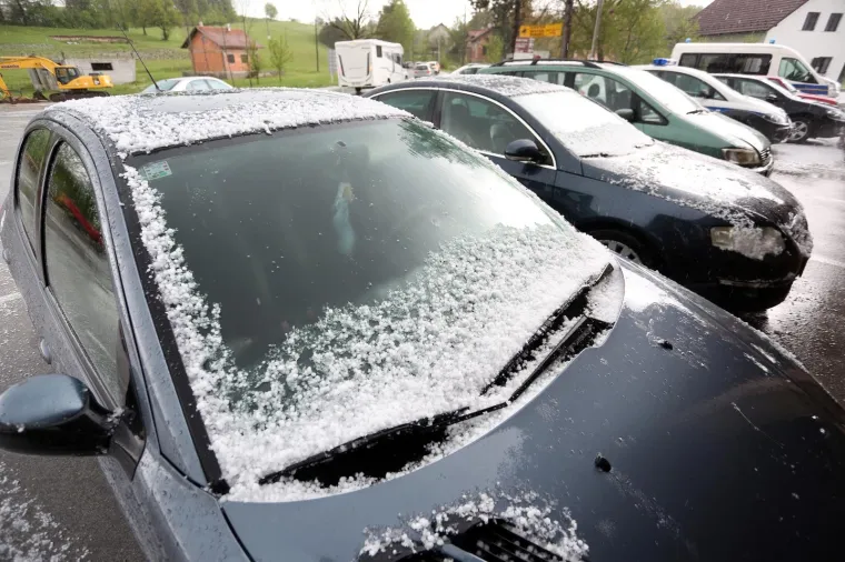 Grmljavinsko nevrijeme praćeno ki&scaron;om i tučom pogodilo Rakovicu