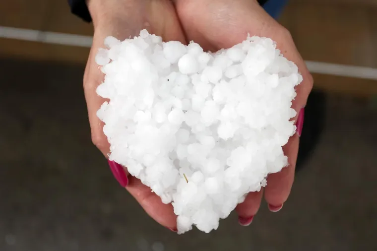 Grmljavinsko nevrijeme praćeno ki&scaron;om i tučom pogodilo Rakovicu