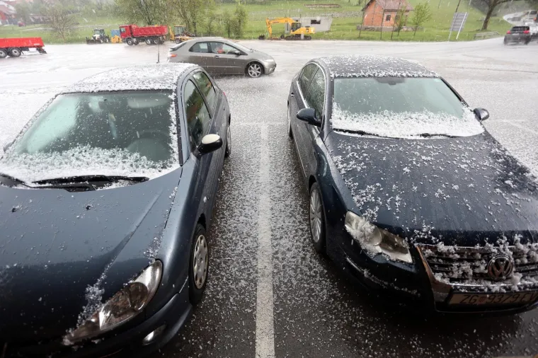 Grmljavinsko nevrijeme praćeno ki&scaron;om i tučom pogodilo Rakovicu