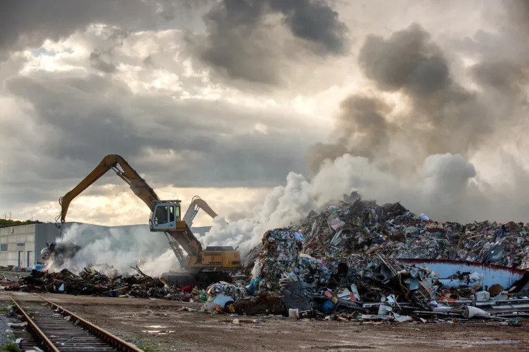 Apokaliptični prizori u riječkom zaleđu: Buknula vatra na odlagali&scaron;tu otpada na Kukuljanovu