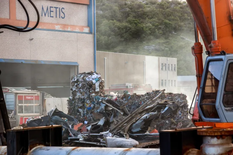 Apokaliptični prizori u riječkom zaleđu: Buknula vatra na odlagali&scaron;tu otpada na Kukuljanovu