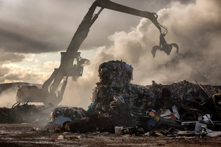 Apokaliptični prizori u riječkom zaleđu: Buknula vatra na odlagali&scaron;tu otpada na Kukuljanovu