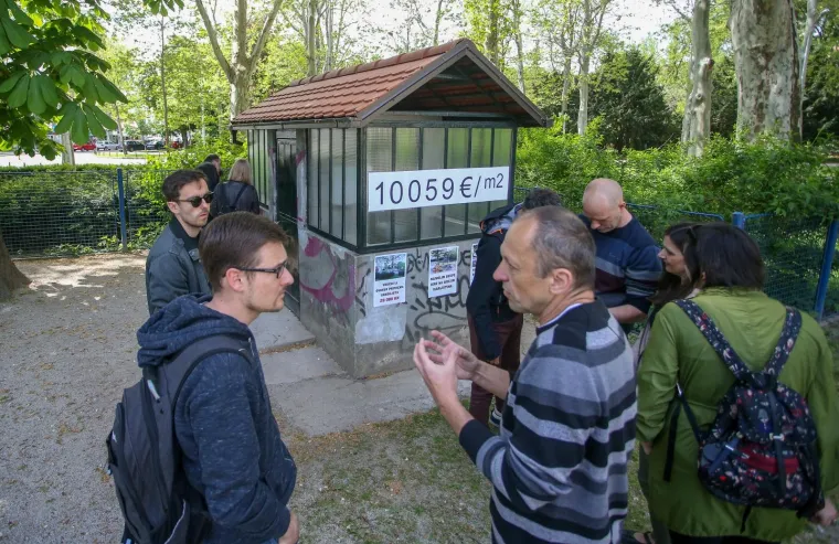 ZAGREPČANI PROSVJEDUJU ZBOG SKUPOCJENIH WC-A: 'Razmaženko nam se malo zaigrao'