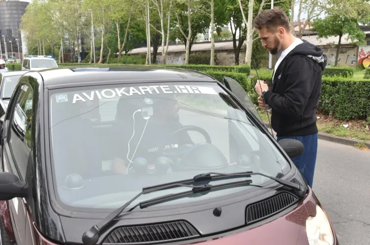 U CENTRU ZAGREBA LOVI SE NOVI SVJETSKI REKORD: Tomislav će gurati auto puna 24 sata