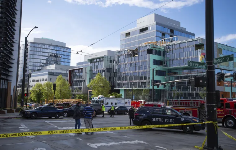 Dizalica pala s krova zgrade na križanje u Seattleu: Ubila troje ljudi, među ozlijeđenima i beba