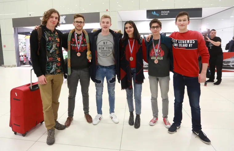 Oni su na&scaron; ponos! Učenici se vratili iz Rusije s osvojenim medaljama na kemijskoj olimpijadi